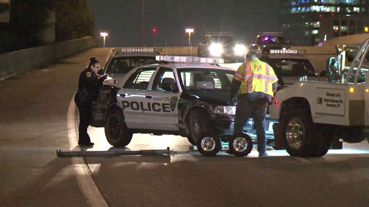 houston-police-officer-injured-when-car-hits-barricade-on-610