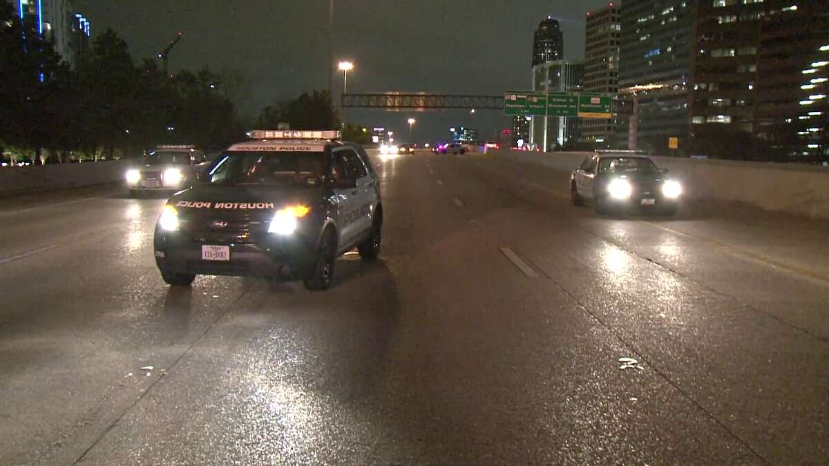 houston-police-officer-injured-when-car-hits-barricade-on-610