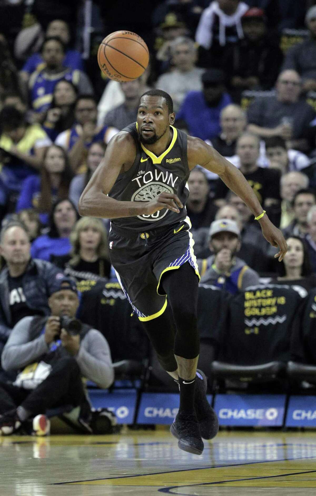 Kevin Durant (35) chases down a rebound in the first half as the Golden State Warriors played the Miami Heat at Oracle Arena in Oakland, Calif., on Sunday, February 10, 2019.