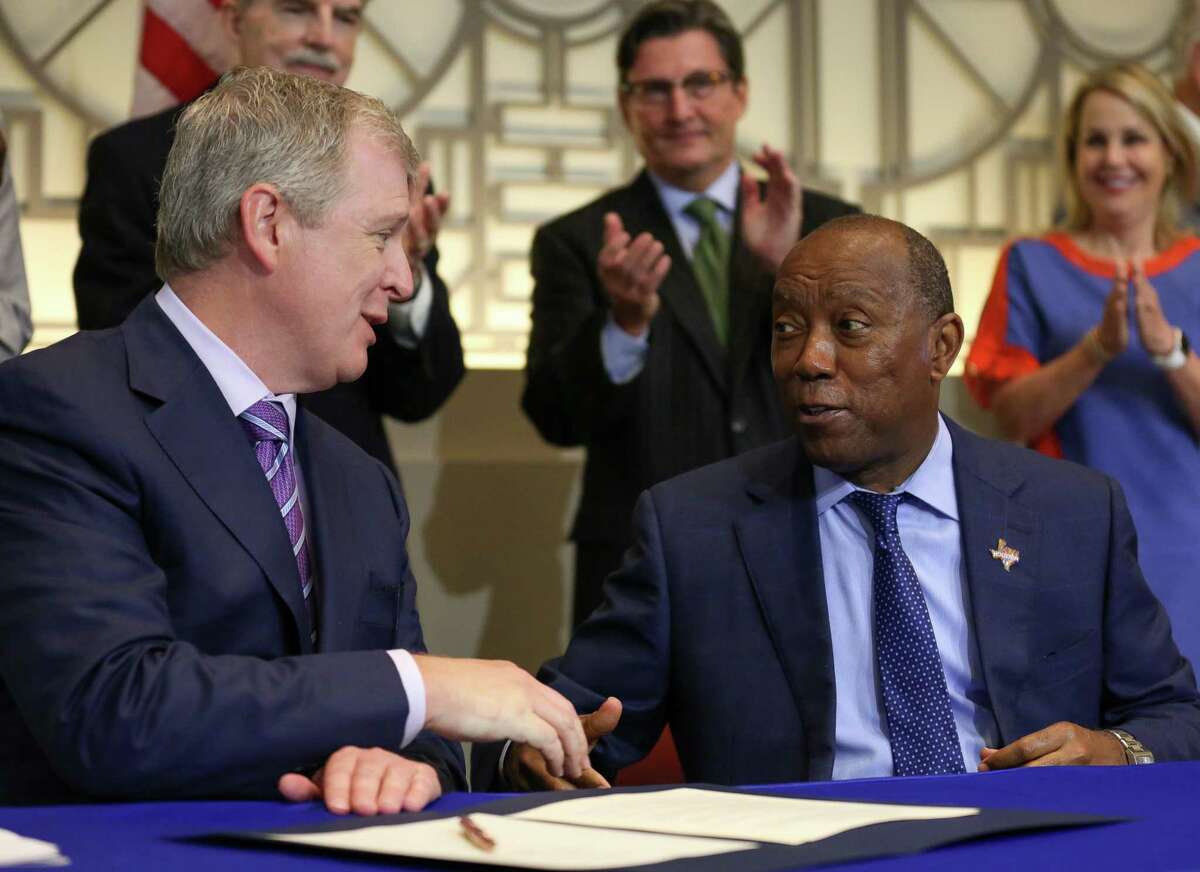 Central Texas President Tim Keith, left, and Houston Mayor Sylvester Turner shake hands after they signed the "memorandum of understanding" for support of construction of a high-speed rail system that would connect the city with Dallas on Aug. 17, 2017, in Houston.