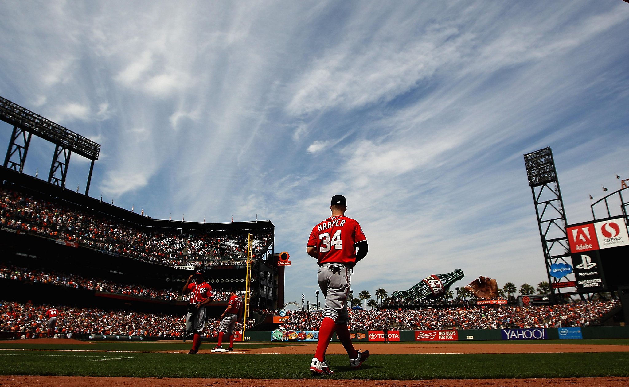 Bryce Harper is Giants' ember of hope in a cold winter