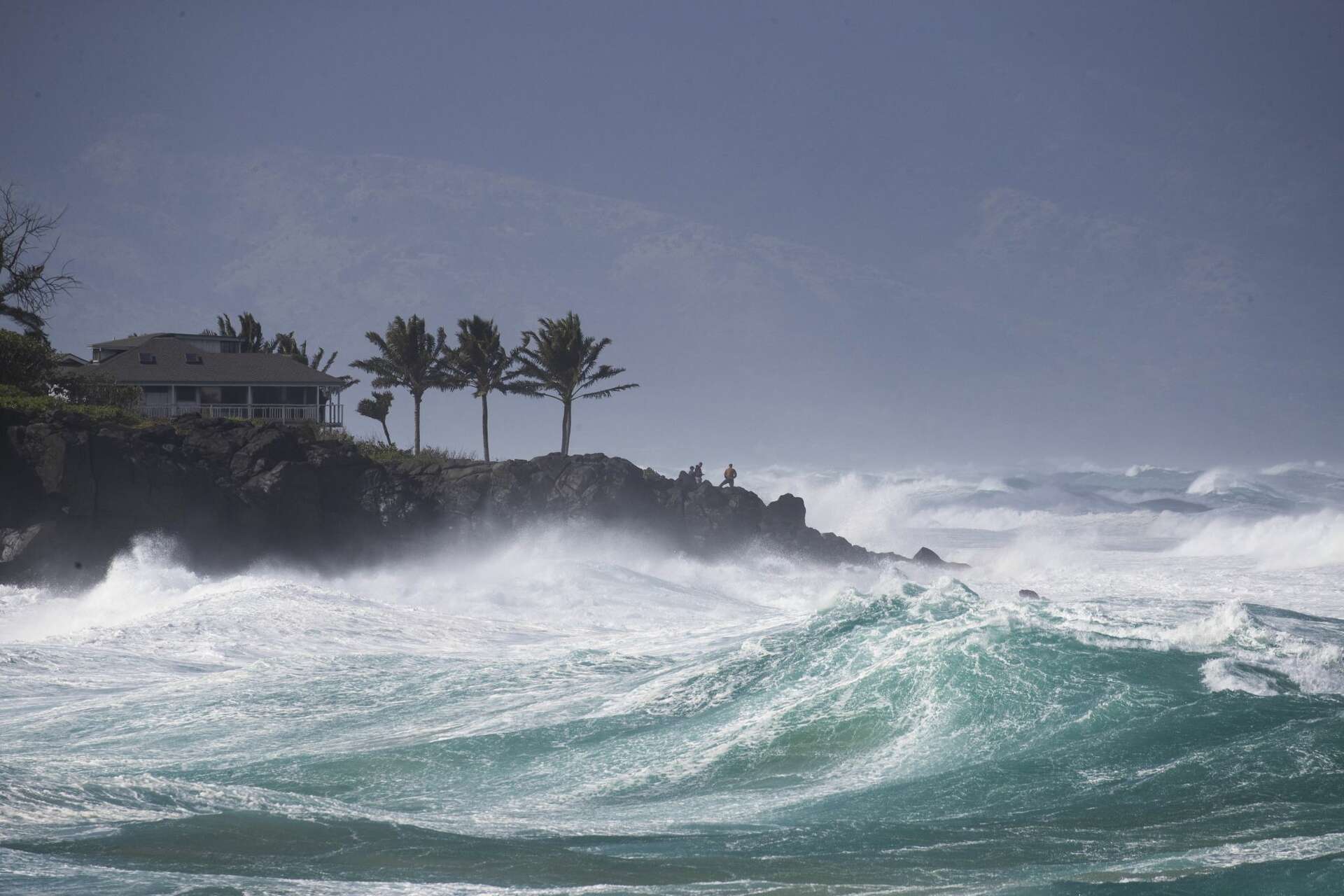 Palm trees, cinders and snow: Photos show a rare snowy Hawaii