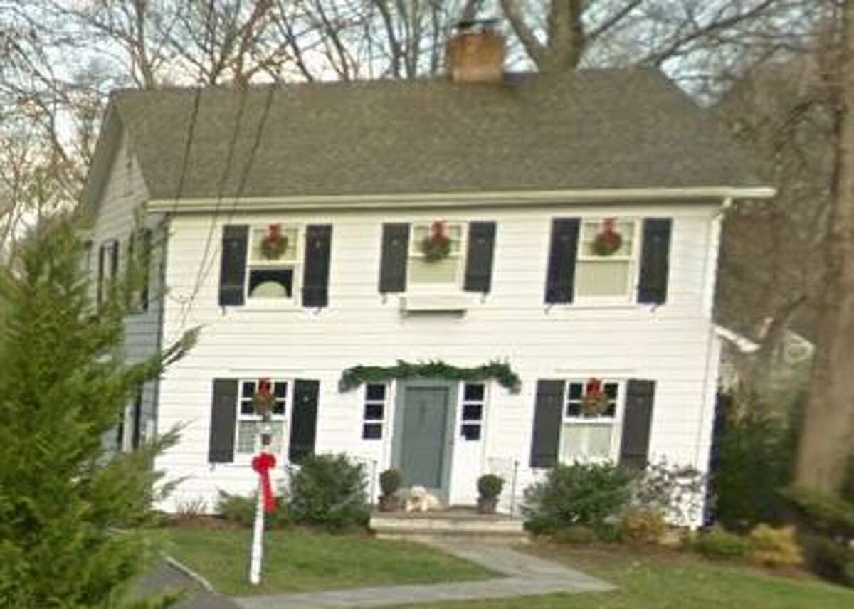225 Middlesex Road in Darien sold for $1,155,000.