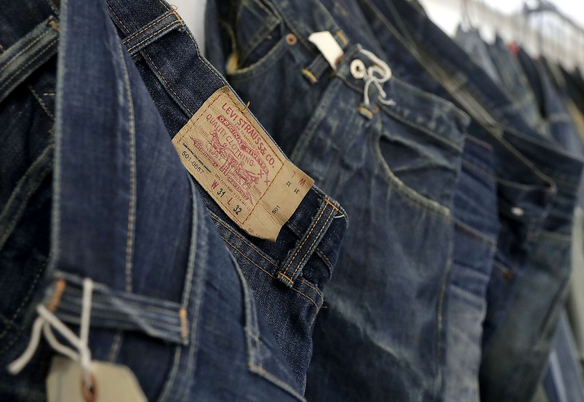 Levi Strauss files to go public again