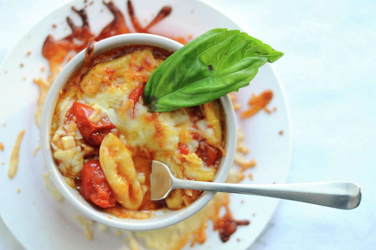Baked cavatelli and tomatoes