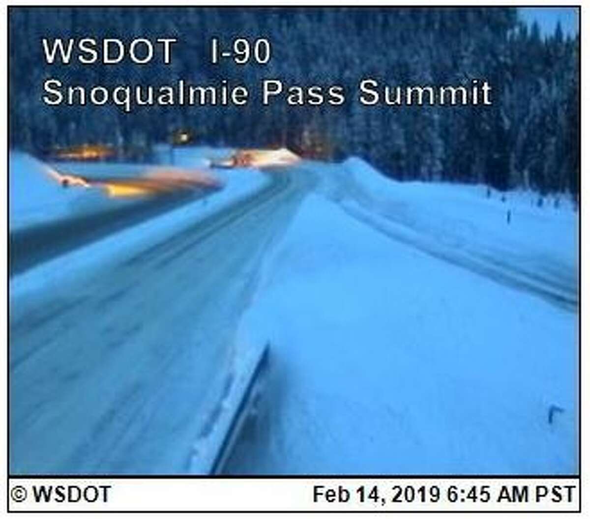 Snoqualmie Pass reopens to traffic in both directions; traction tires
