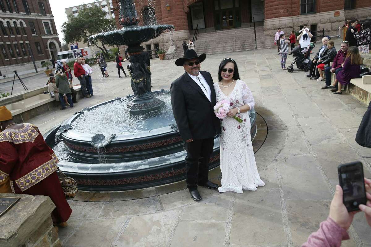 San Antonio Tradition Of Mass Valentine s Day Weddings On Courthouse