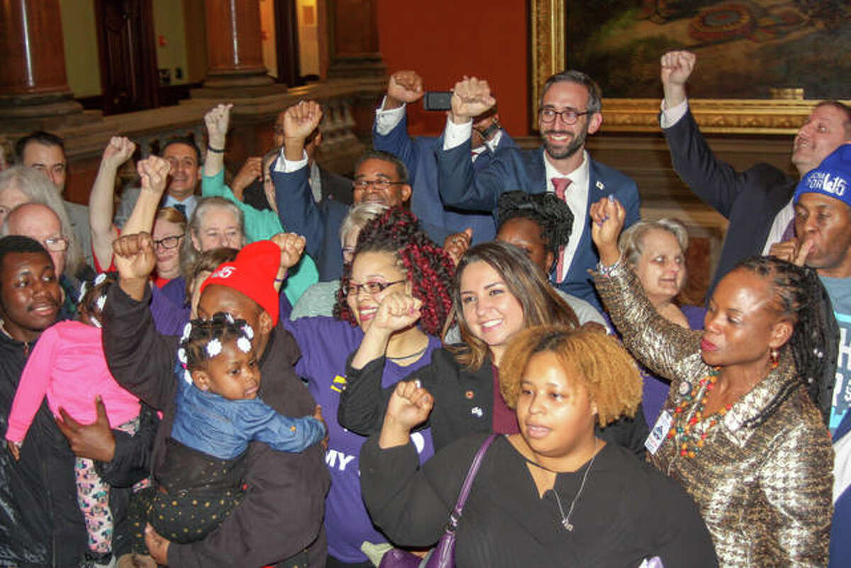 Minimum wage bill heads to Pritzker’s desk