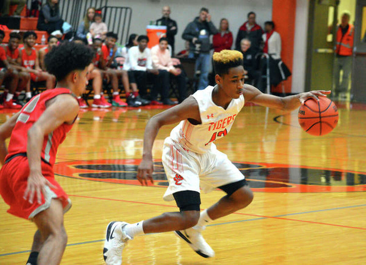 Edwardsville sophomore Jalil Roundtree, right, drives to the basket during the second quarter of Thursday’s game against Alton at Lucco-Jackson Gymnasium.