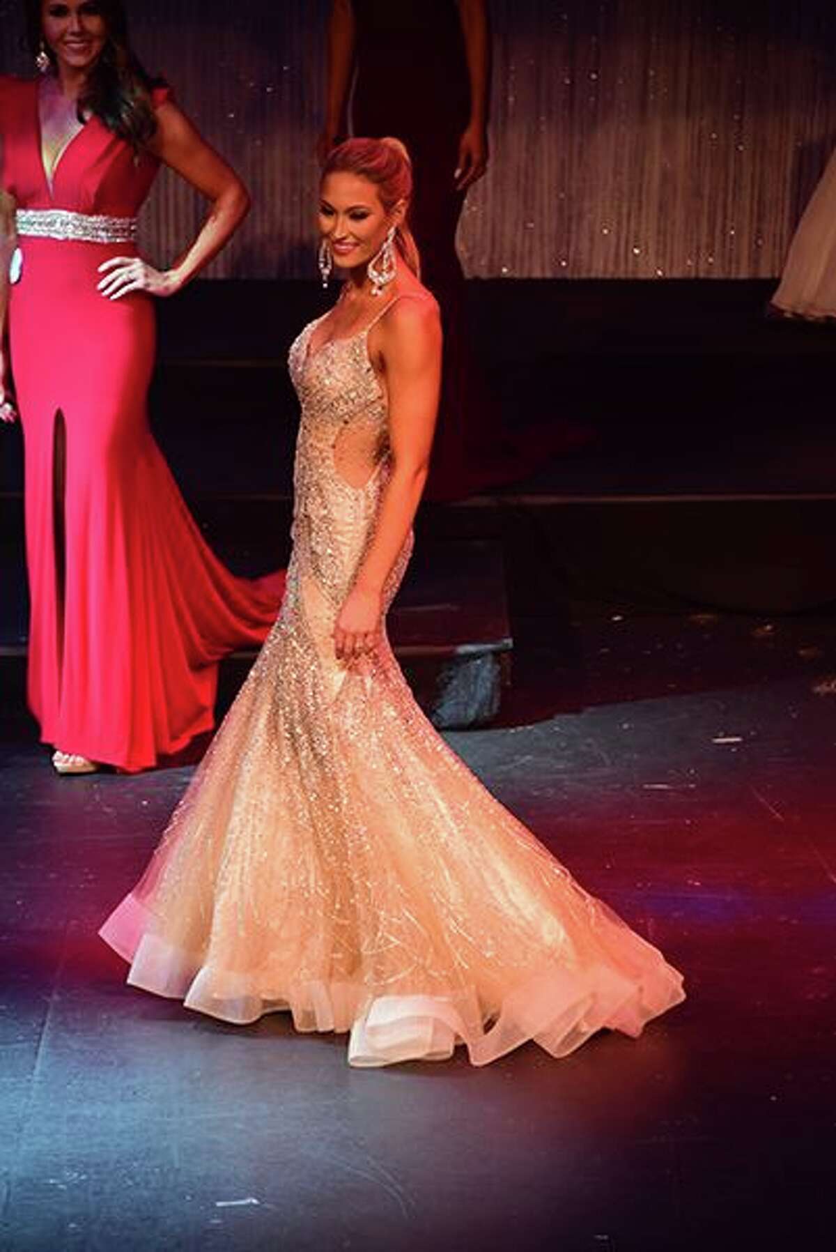 Woman survives rare stomach cancer, crowned Mrs. Texas