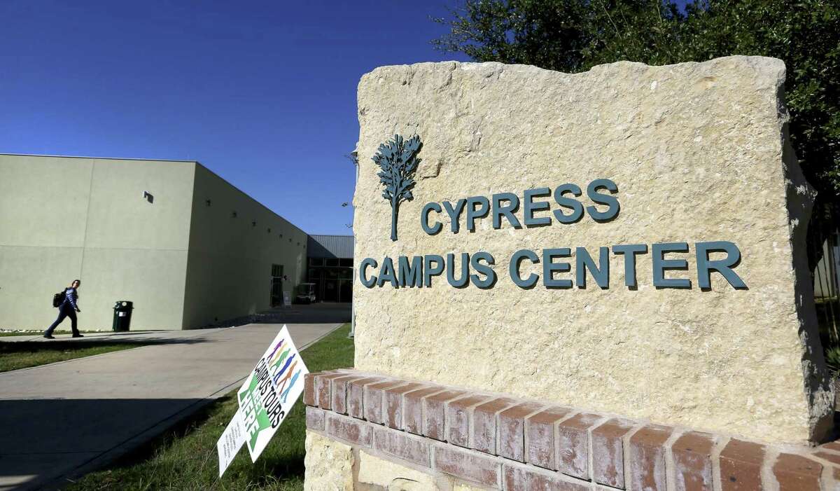 A student makes her way to Northwest Vista College's Cypress Campus Center in 2015. The Alamo Colleges is looking for outside funding to start a program that would make a two-year degree tuition-free to any graduating high school senior in Bexar County. But would cost nearly $13 million a year when it’s up and running, and so far nobody has committed the money.