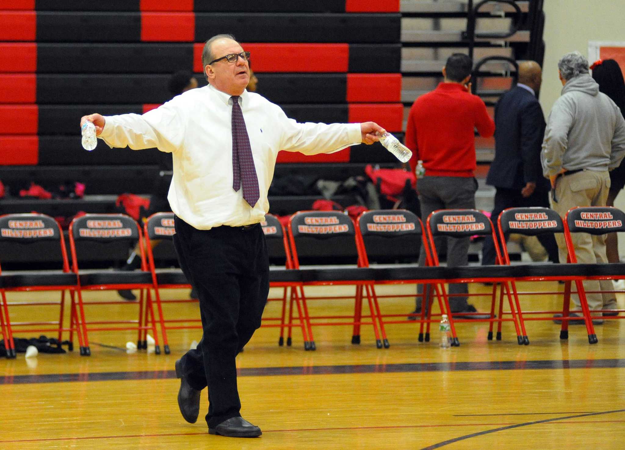 Bridgeport Central to name court in honor of Barry McLeod