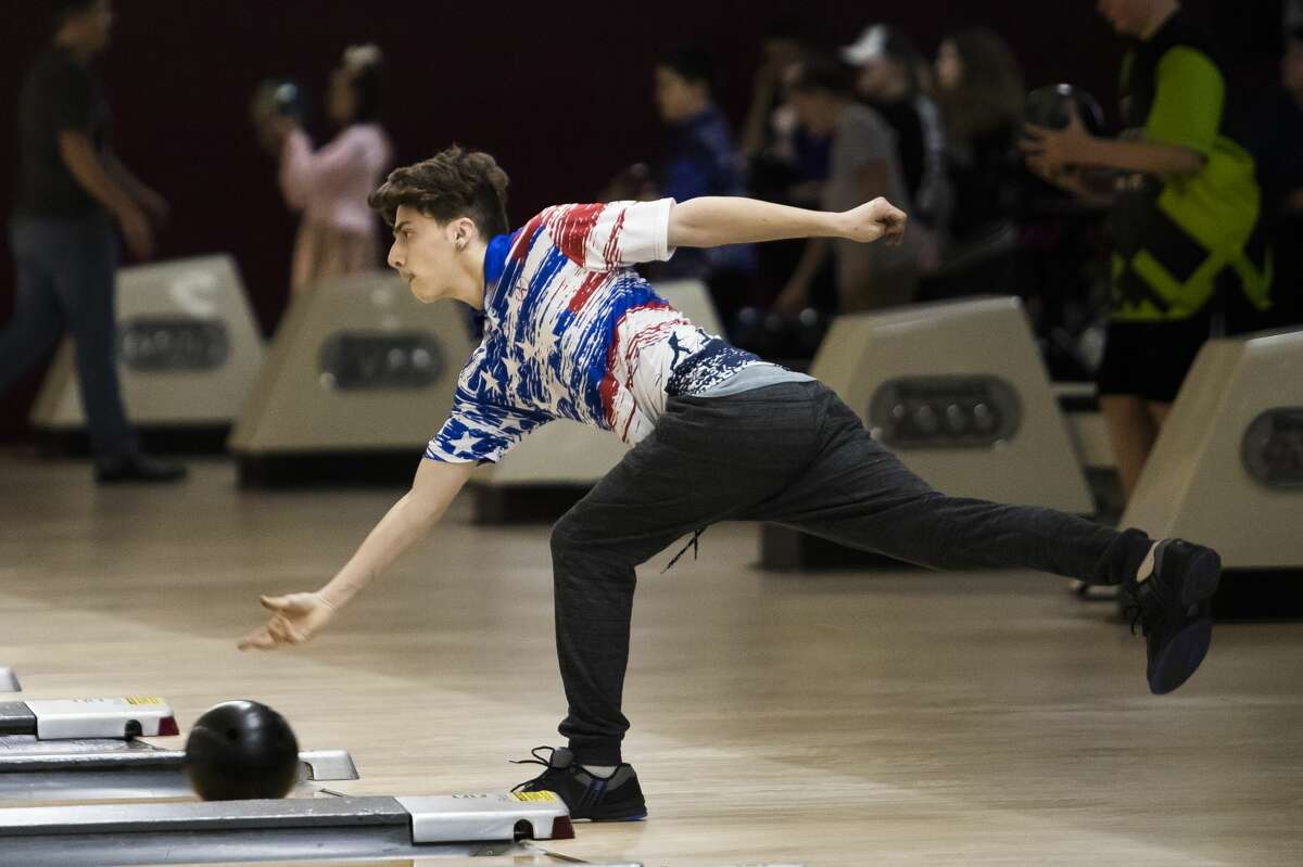 Jordan Garza, 18, sends a bowling ball down the lane during a youth bowling meet on Saturday, Feb. 16, 2019 at Northern Lanes in Sanford. (Katy Kildee/kkildee@mdn.net)