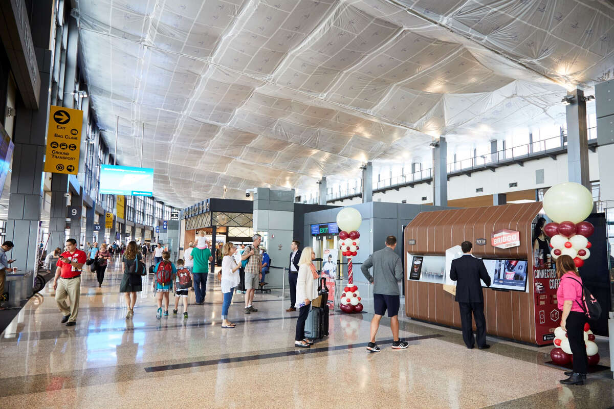 Robotic coffee baristas elbowing in at SFO