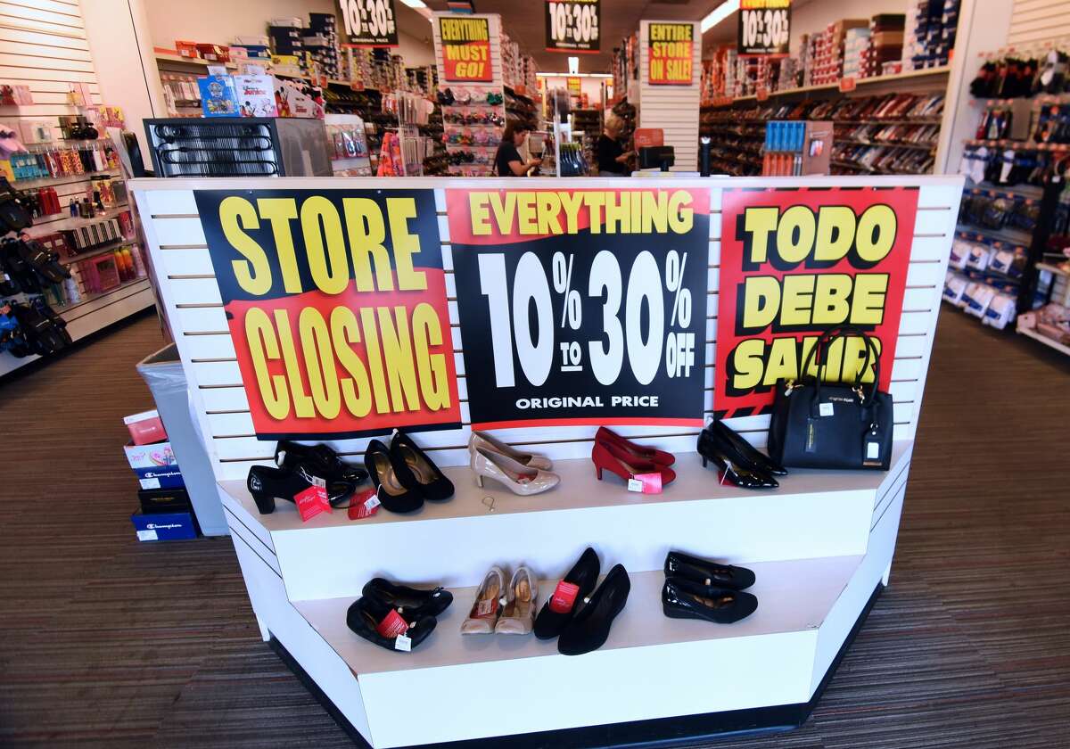 Click ahead to view retail stores that closed in 2019.   Payless Shoe Source: 2,500 closures Number includes stores in the U.S. and Canada