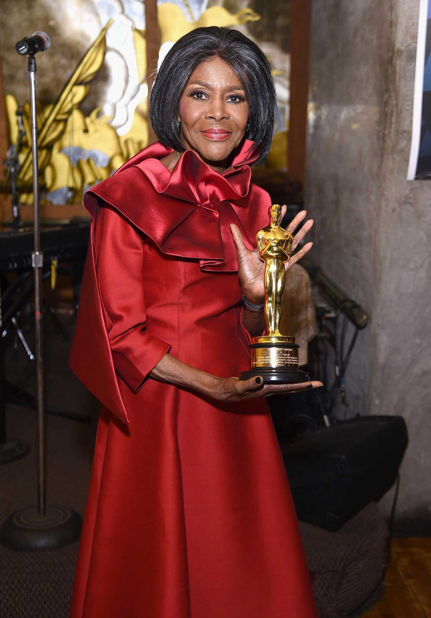 B Michael Becomes First African-American Designer To Dress An Oscar Winner