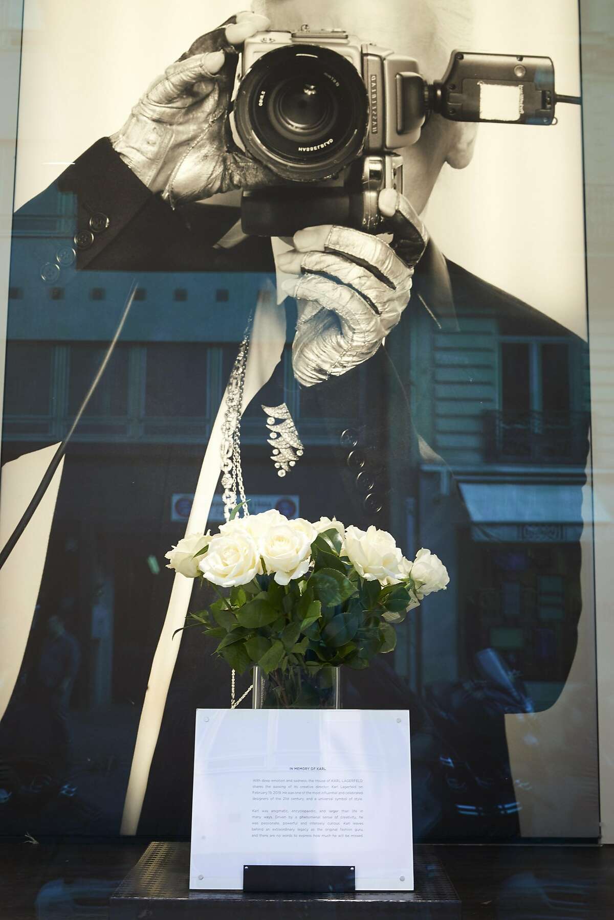 PARIS, FRANCE - FEBRUARY 20: A tribute to the designer Karl Lagerfeld in the window of his boutique near the Champs Elysees on February 20, 2019 in Paris, France. Celebrated fashion designer Karl Lagerfeld died in Paris yesterday, aged 85. Most recently he was Creative Director at both the fashion houses of Chanel and Fendi and during his career he also worked with Pierre Balmain and Chloe. Several designers have paid tribute to him including Donatella Versace and Victoria Beckham. Virginie Viard, who was with Lagerfeld since she was an intern, has been appointed by Chanel as his successor. (Photo by Kiran Ridley/Getty Images)