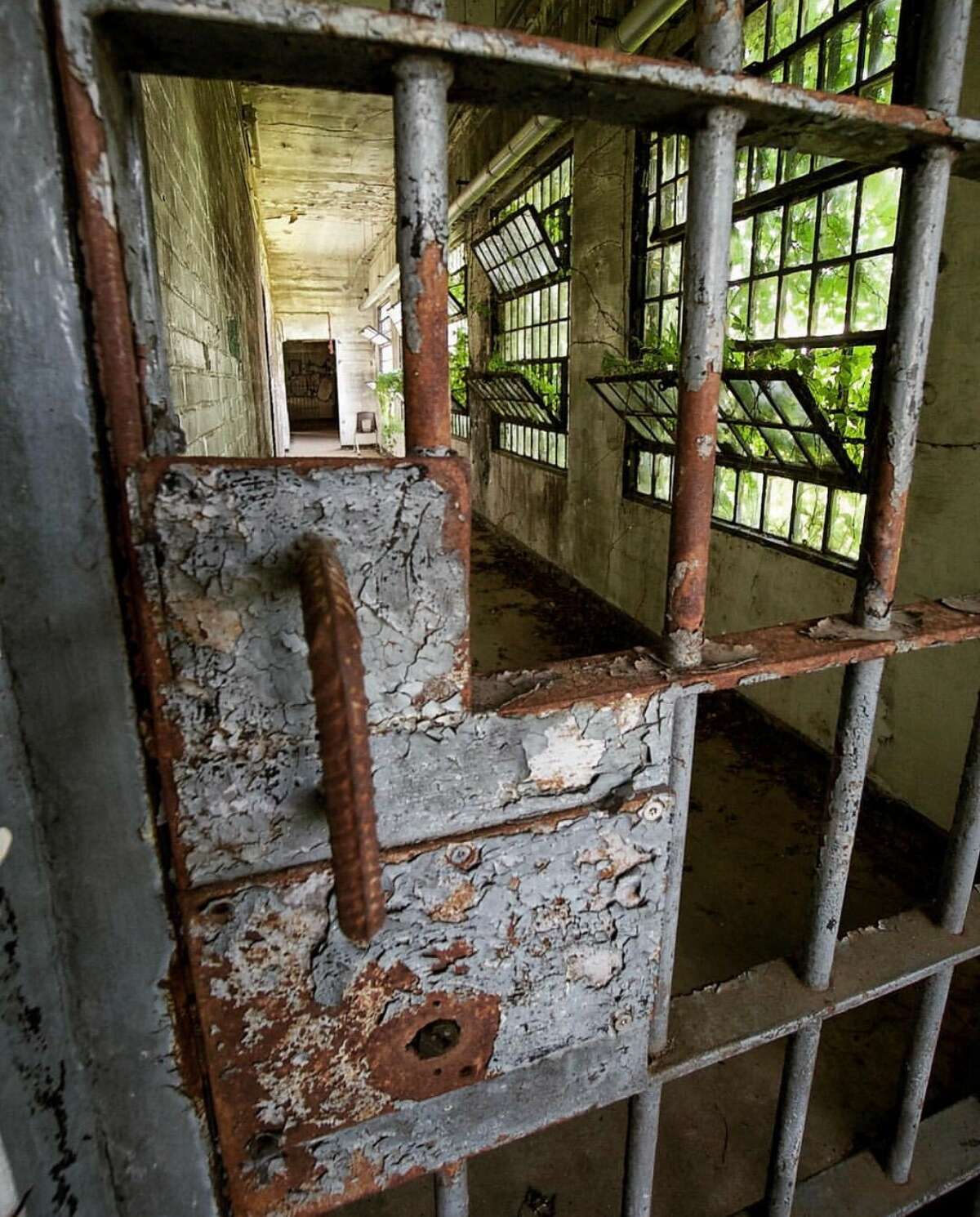 Inside the abandoned places of Houston A skyscraper traphouse, prison