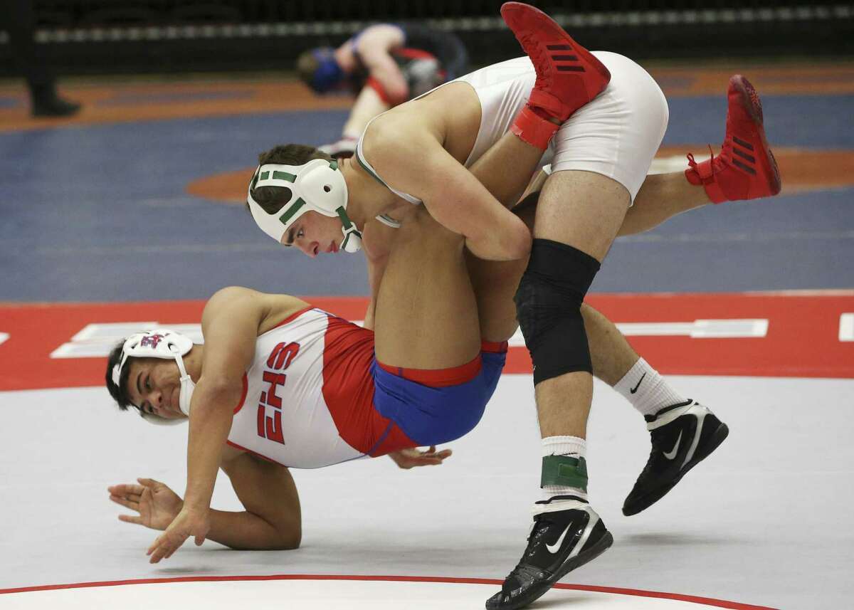 Reagan's Brandon Huerta (right) battles Edinburg's Marco Islas for first place in the 152-pound match at the Region IV-6A wresting tournament at Blossom Gym on Saturday, Feb. 16, 2019. Huerta won the match and has gone undefeated this season at 38-0. (Kin Man Hui/San Antonio Express-News)