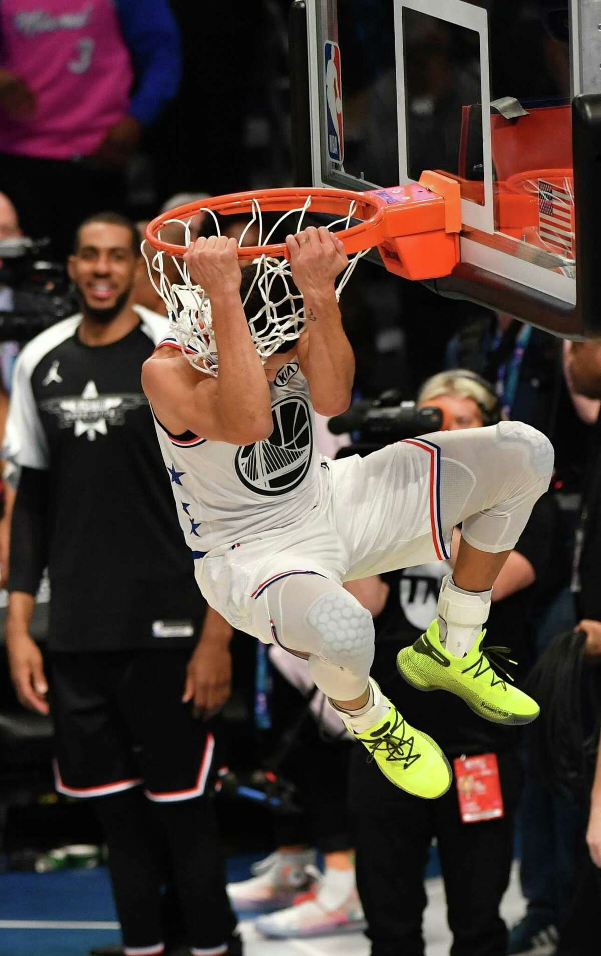 Stephen Curry (30) flies to the rim to dunk with Garrett Temple (17) in tow  during the second quarter of the Golden State Warriors game against the  Washington Wizards at Oracle Arena