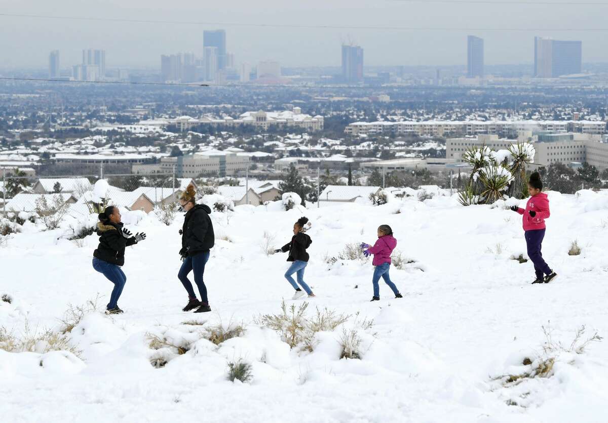 Is that a snowman on the Strip? Las Vegas sees first measurable snow in