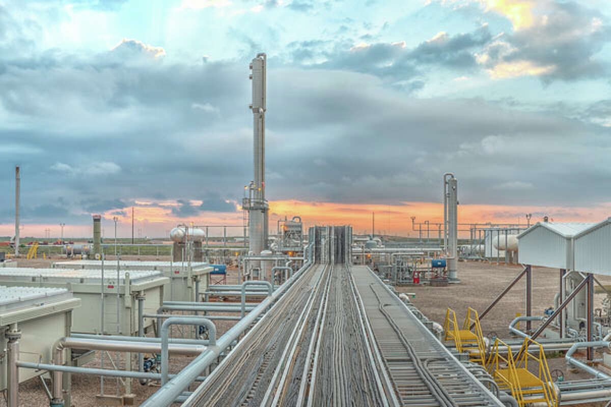 A new joint venture between two pipeline companies will allow their customers to move more crude oil, natural gas and produced water on the New Mexico side of the Permian Basin. NEXT: See major pipeline projects in Texas. 
