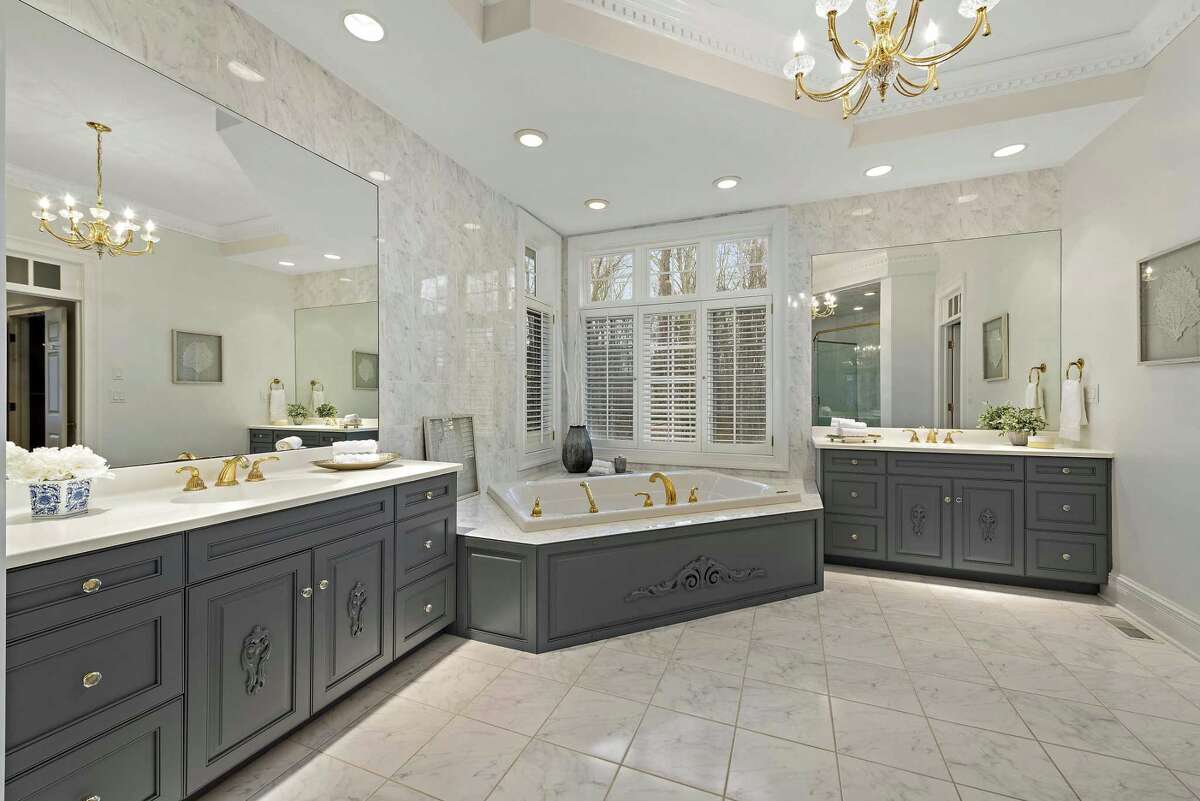 On the Market / Mediterranean retreat in a woodland setting
