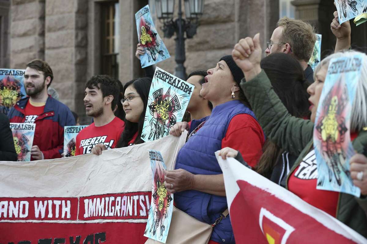 Democrats press to weaken or repeal Texas antisanctuary cities law