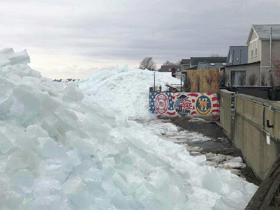 Î‘Ï€Î¿Ï„Î­Î»ÎµÏƒÎ¼Î± ÎµÎ¹ÎºÏŒÎ½Î±Ï‚ Î³Î¹Î± Ice tsunami at Lake Erie scenic phenomenon