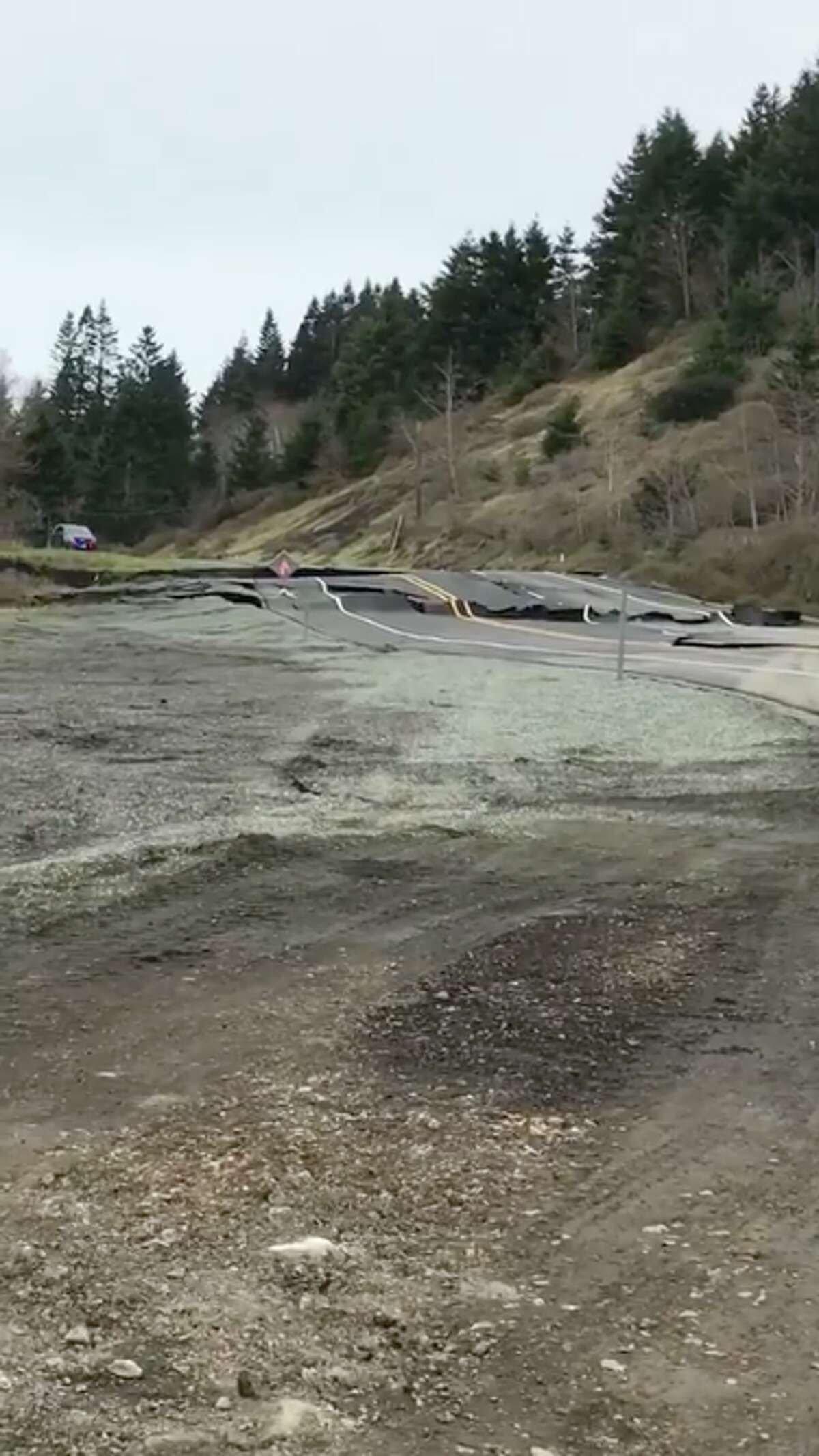 Slide creates massive cracks in Highway 101 north of CaliforniaOregon