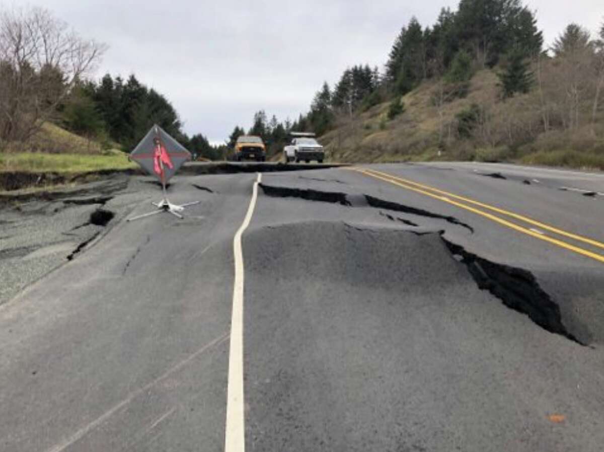 Slide creates massive cracks in Highway 101 north of CaliforniaOregon
