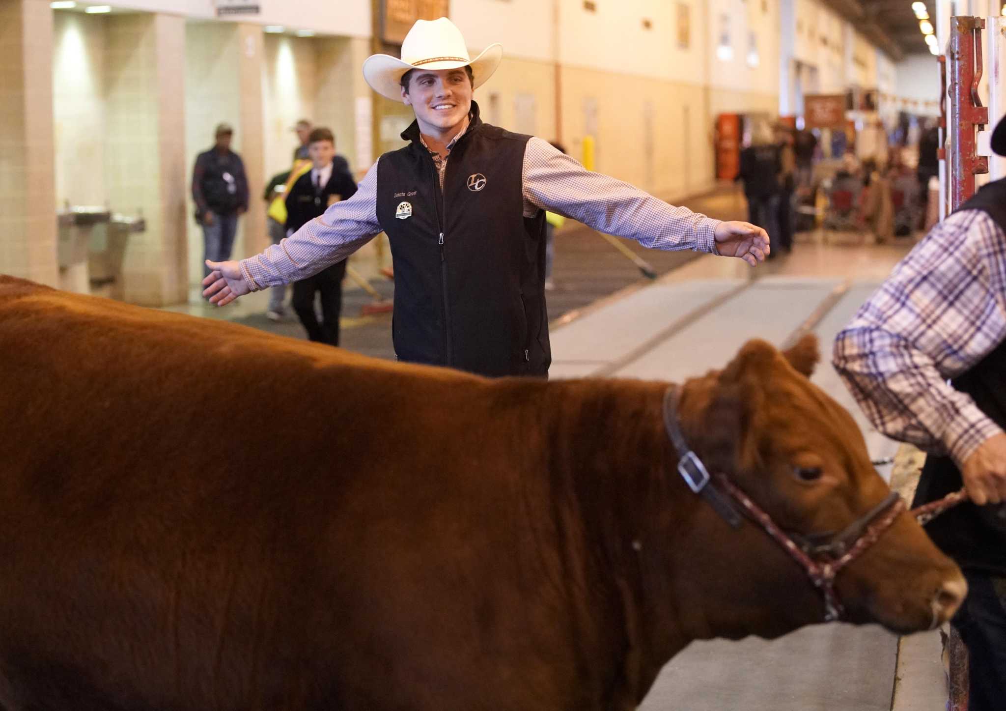 Thousands of volunteers make Houston Livestock Show and Rodeo possible
