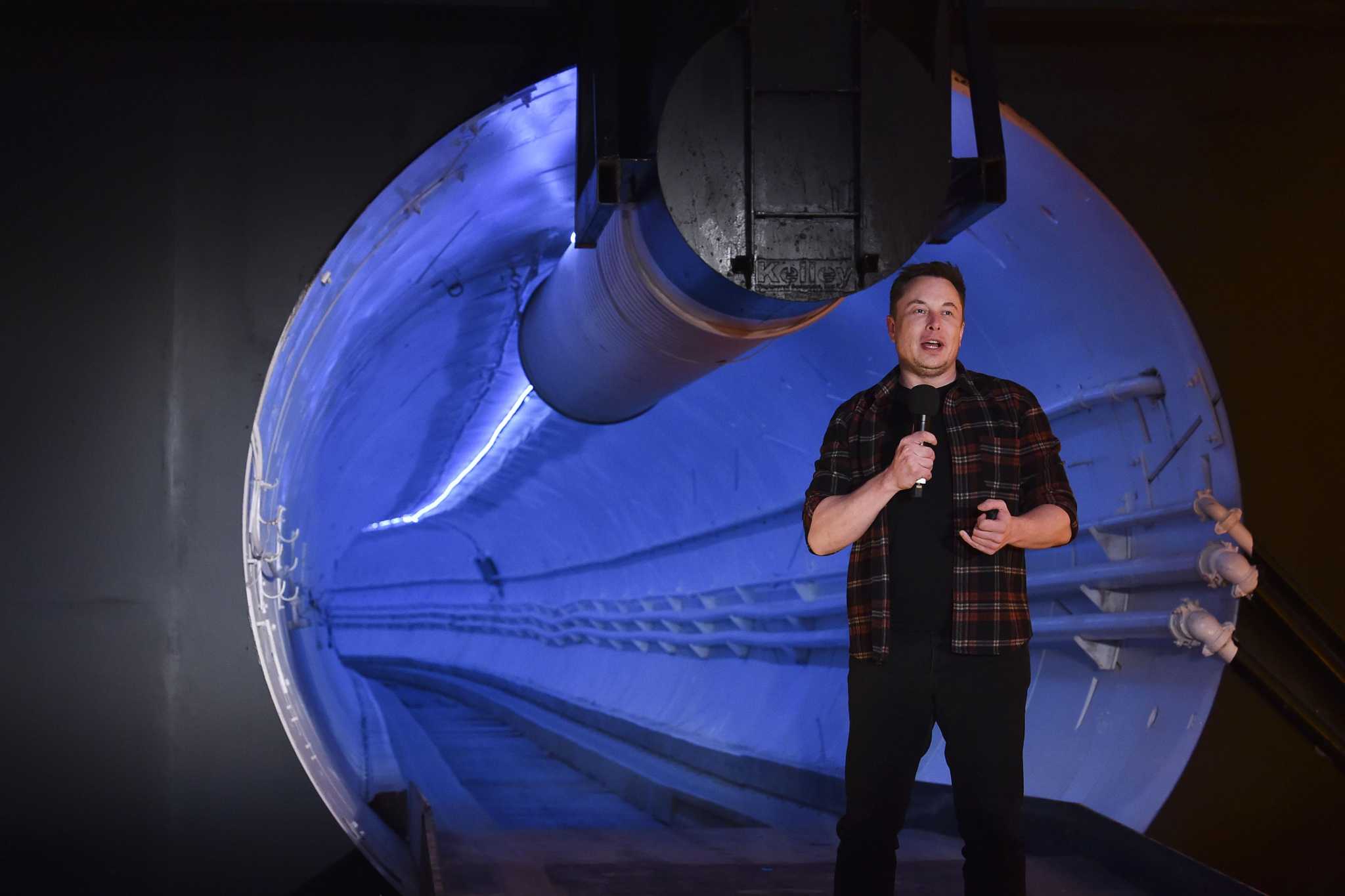 Elon Musk's Boring Loop is finally transporting passengers in Las Vegas -  CNET