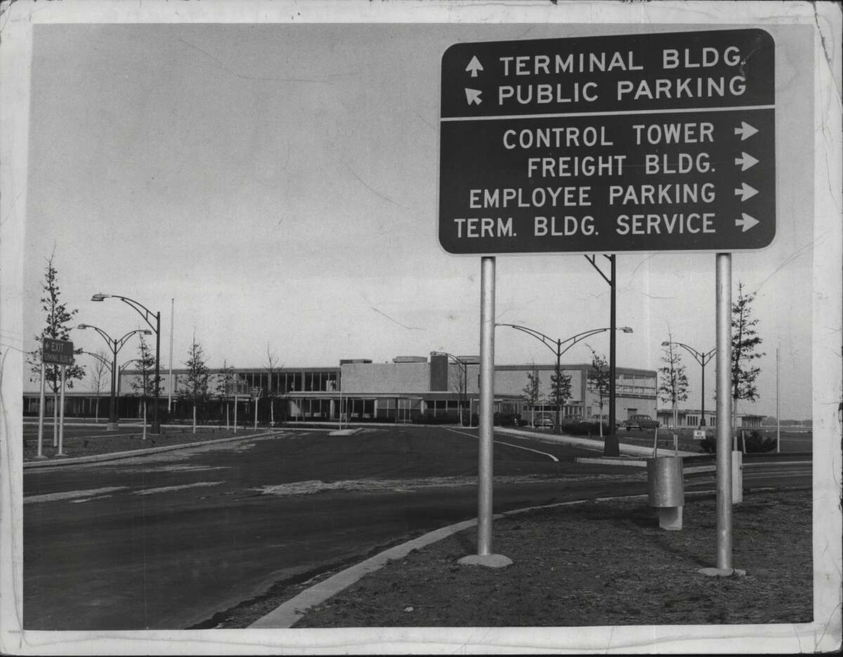 Traffic sign for the terminal at Albany Airport on Jan. 28, 1962. (Roberta Smith/Times Union Archive)