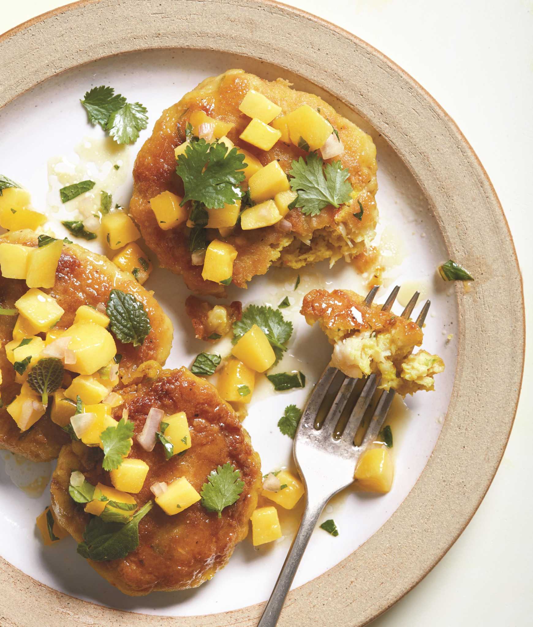 Recipe Curried Crab Cakes with Mango Salsa