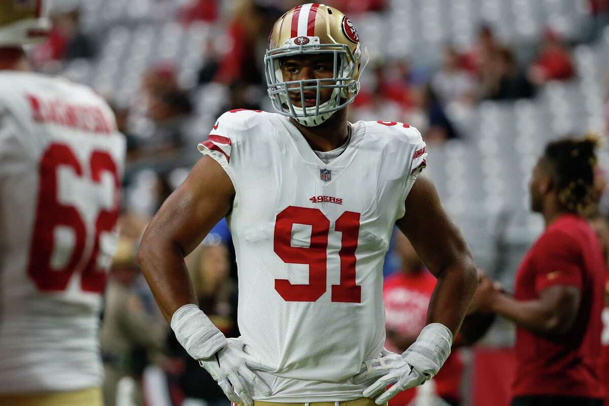 GLENDALE, AZ - OCTOBER 28: San Francisco 49ers defensive end Arik Armstead (91) looks on before the NFL football game between the San Francisco 49ers and the Arizona Cardinals on October 28, 2018 at State Farm Stadium in Glendale, Arizona. (Photo by Kevin Abele/Icon Sportswire via Getty Images)