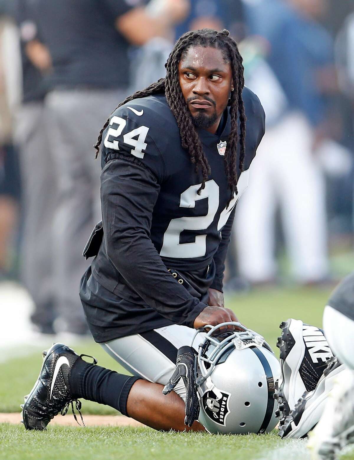 Raiders RB Marshawn Lynch suits up with his high school team — VIDEO, Raiders/NFL