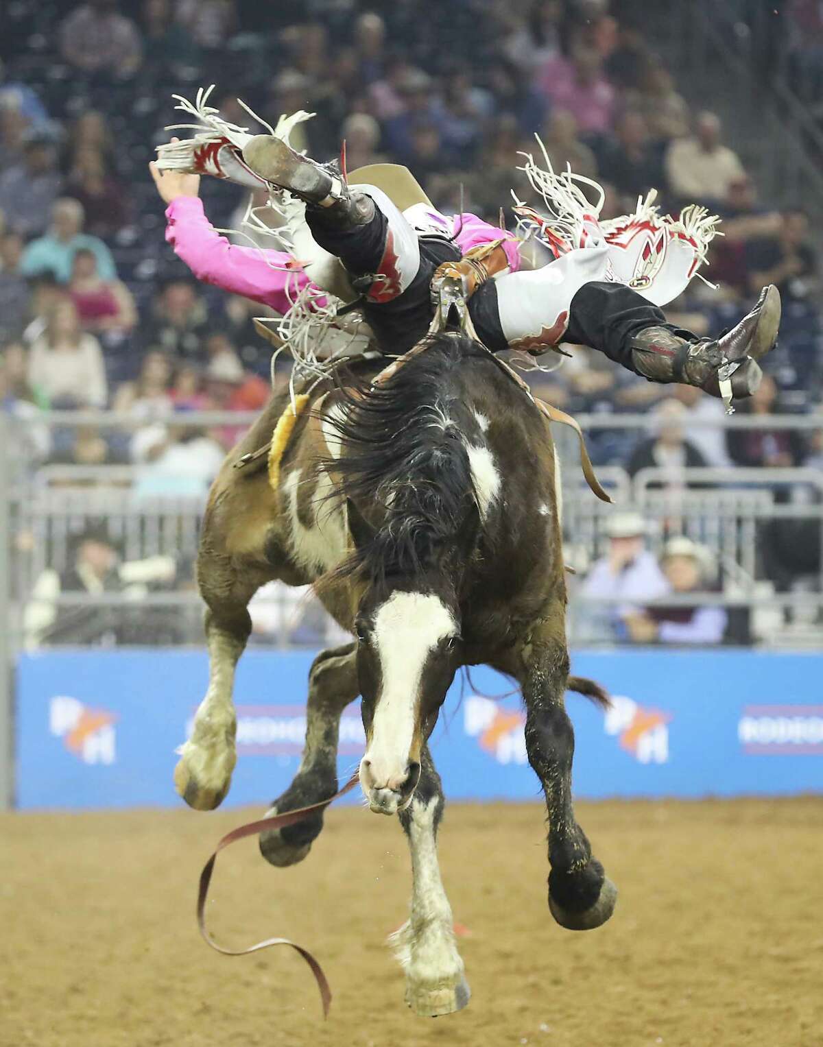 Houston Rodeo fans welcome back reunited Brooks & Dunn