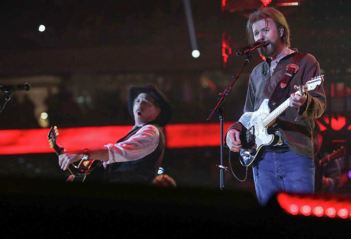 Houston Rodeo fans back reunited Brooks & Dunn