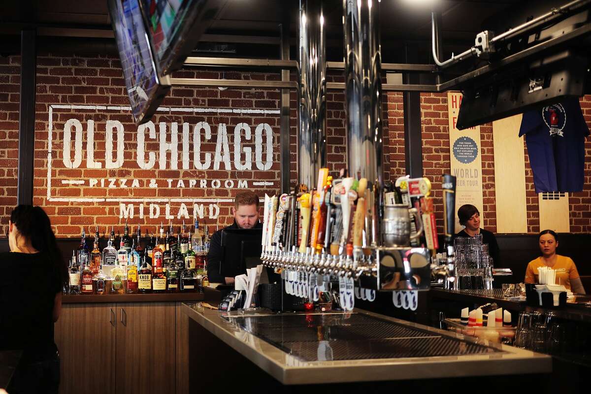 Staff works behind the bar inside Old Chicago Pizza & Taproom, located at 6603 Eastman Ave., on Thursday, Feb. 28, 2019 in Midland. (Katy Kildee/kkildee@mdn.net)
