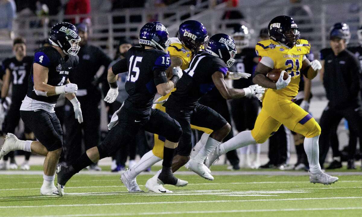 Mary Hardin-Baylor running back Markeith Miller (21) picks up a first down during the second quarter of the Stagg Bowl NCAA Division III college football championship at Woodforest Bank Stadium, Friday, Dec. 14, 2018, in Shenandoah.