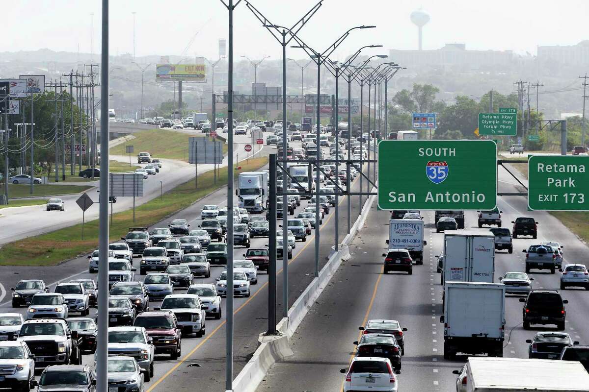 Traffic proceeds along Interstate 35 on the North Side during afternoon rush hour on June 29, 2018.