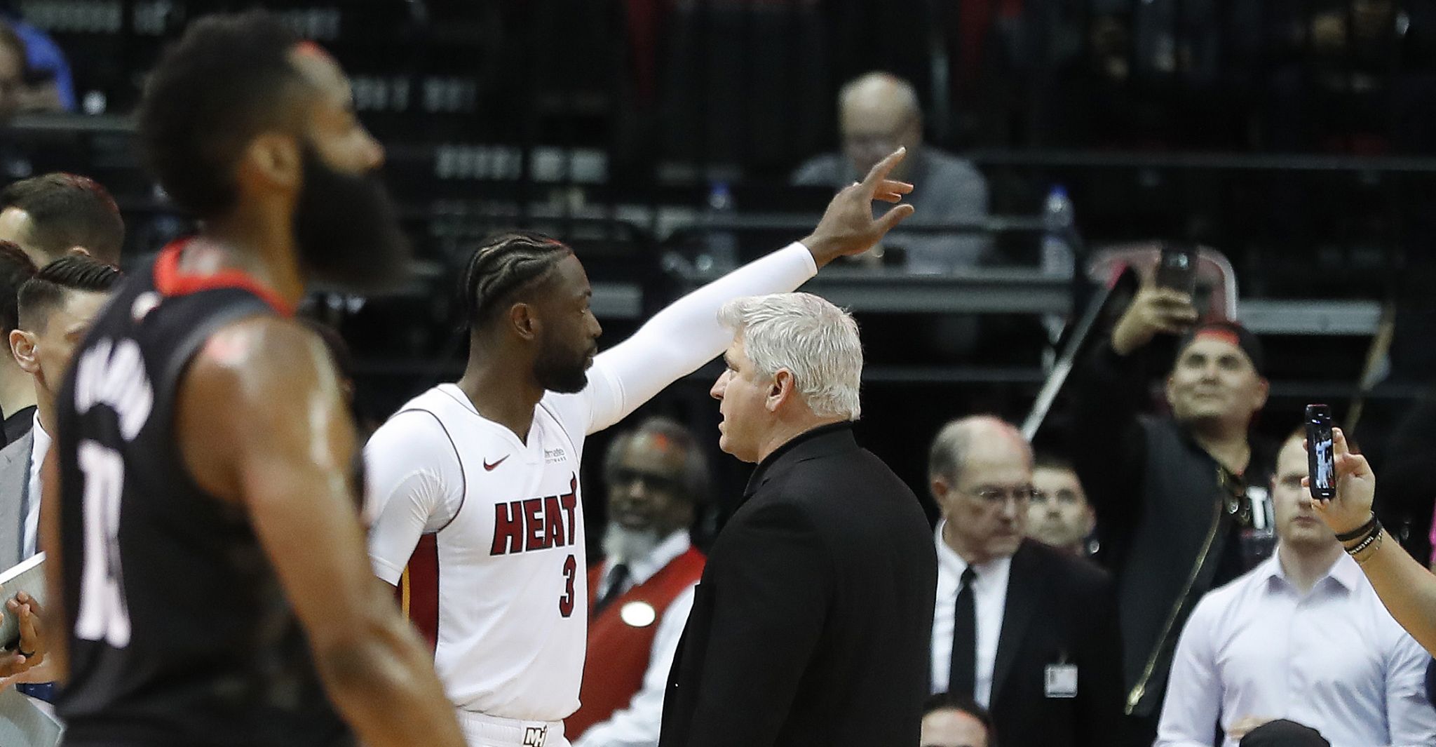 Rockets Honor Heat's Dwyane Wade In Final Game At Toyota Center