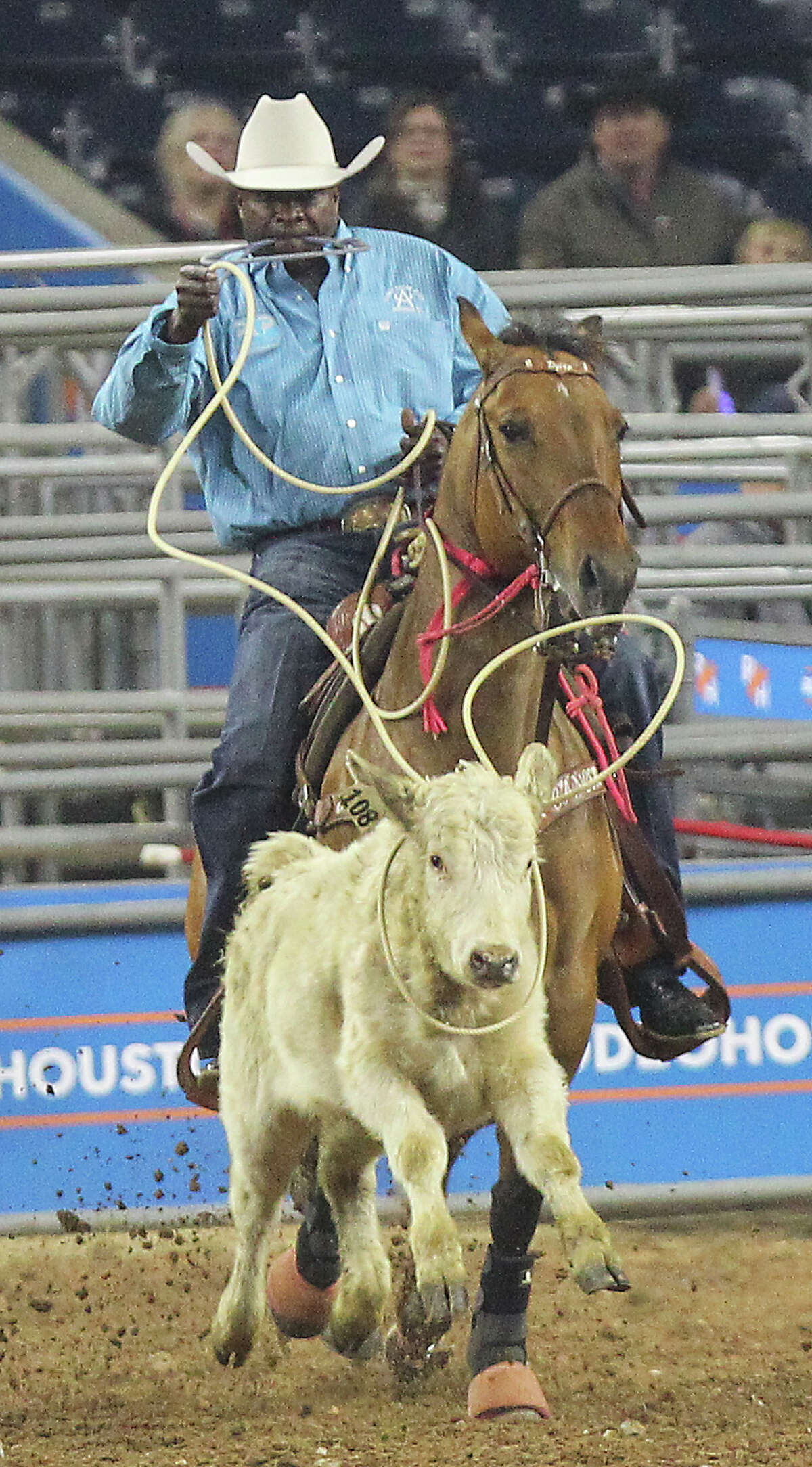 Luke Bryan purrs like a cat at RodeoHouston
