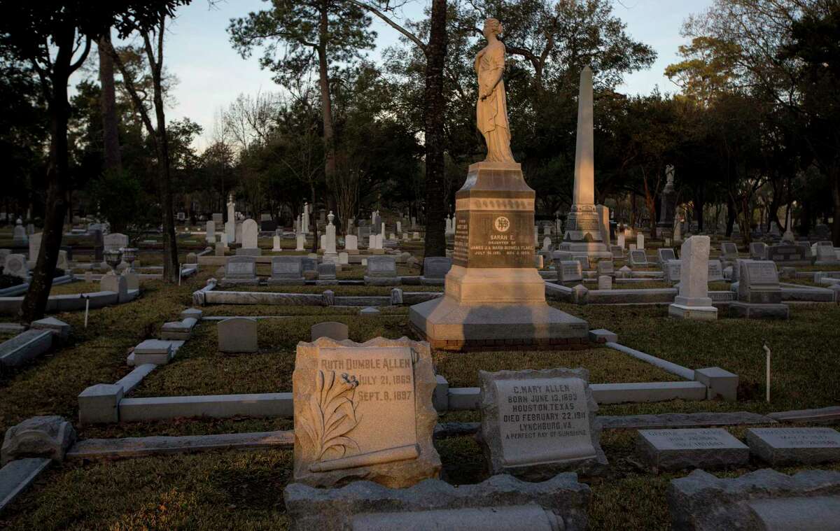 Walking through Houston history in 'the River Oaks of the Dead'