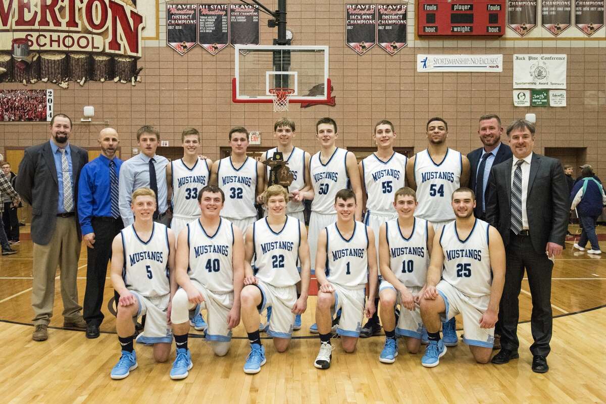 The Meridian Mustangs won the Division 3 boys' basketball district tournament final 41-57 at Beaverton High School on Friday. (Danielle McGrew Tenbusch/for the Daily News)