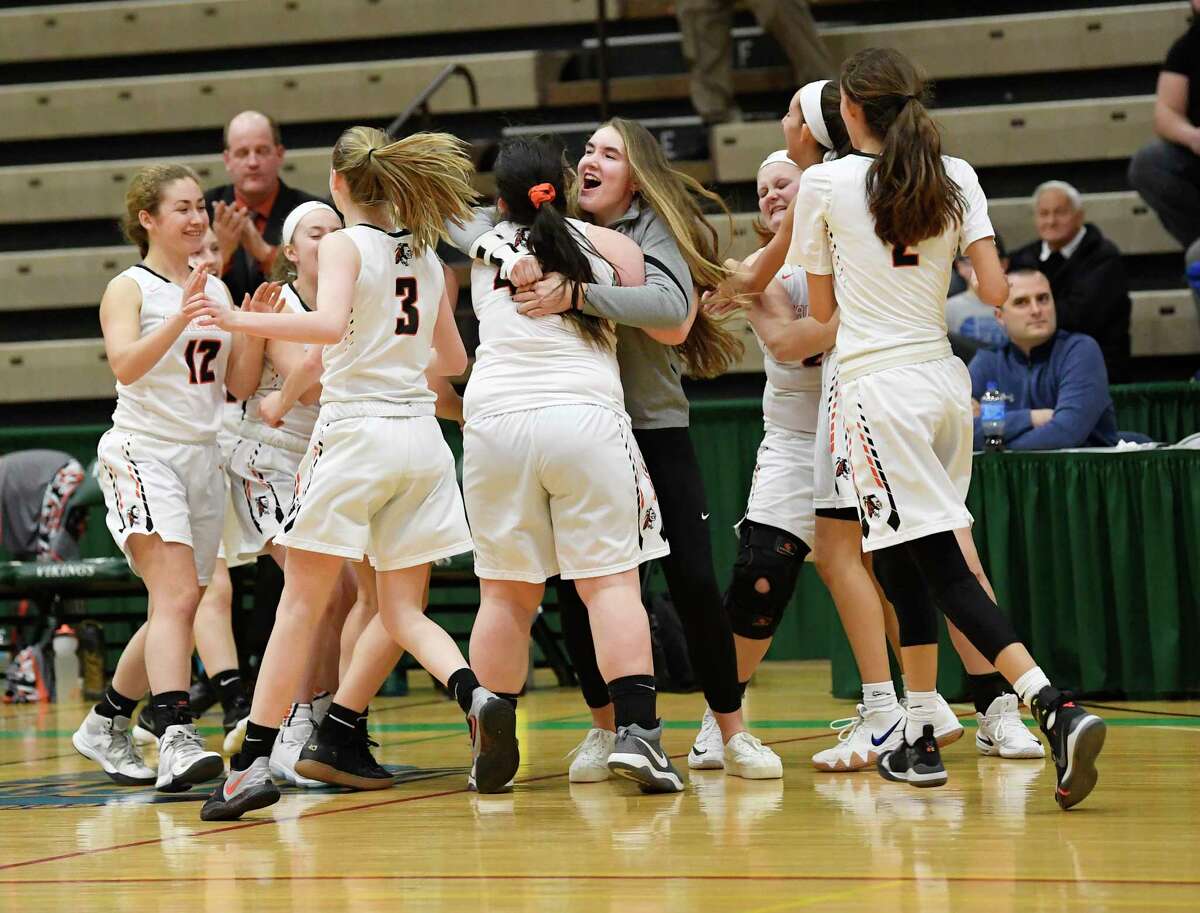 Cambridge girls' basketball repeats as Class C champion