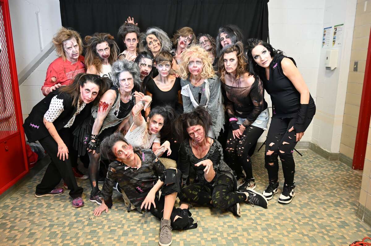 Fairfield 'MOMbies' surprise crowd at basketball game