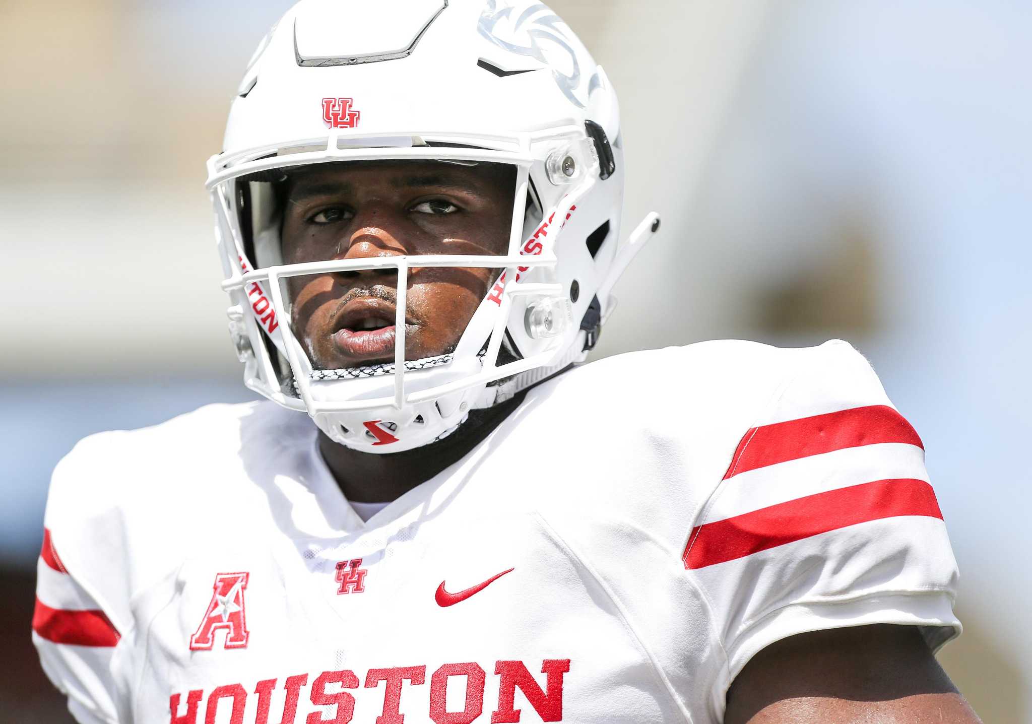 Top NFL prospect Ed Oliver and Houston coach Major Applewhite squabble over  jacket on sidelines