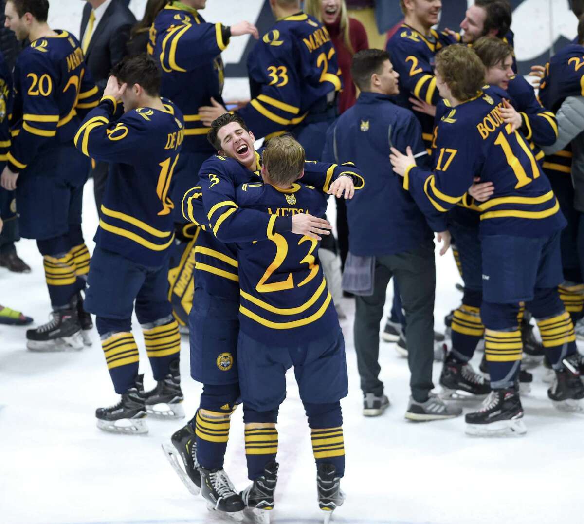 quinnipiac hockey sweatshirt